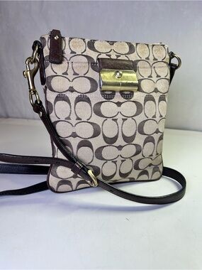 Y2K Coach Signature Swingpack Monogram Beige/Brown Canvas Crossbody Bag